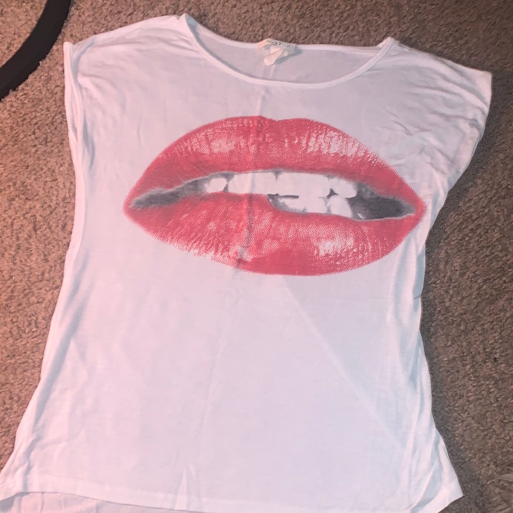 White shirt with red lip picture.